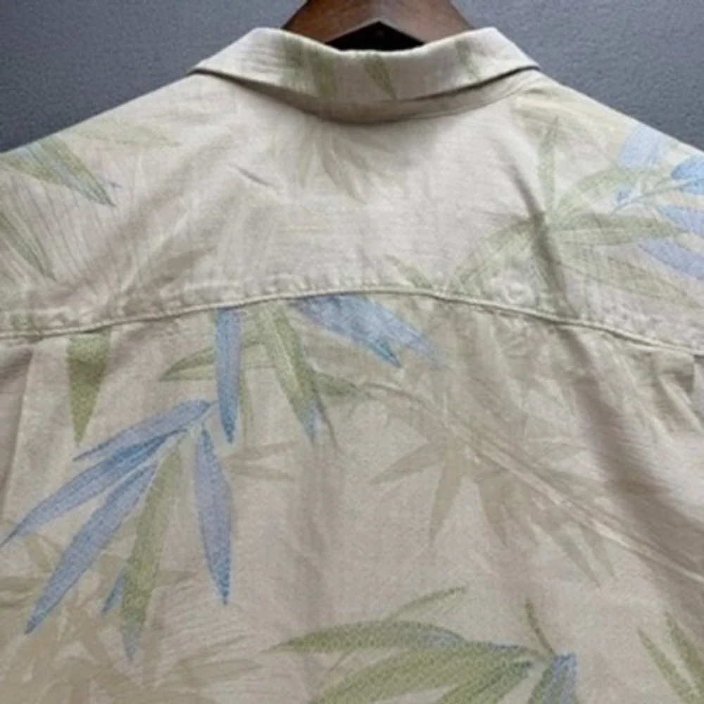 Tommy Bahama Shirt Men Large Beige Bamboo Print Silk Camp Button Up Short Sleeve